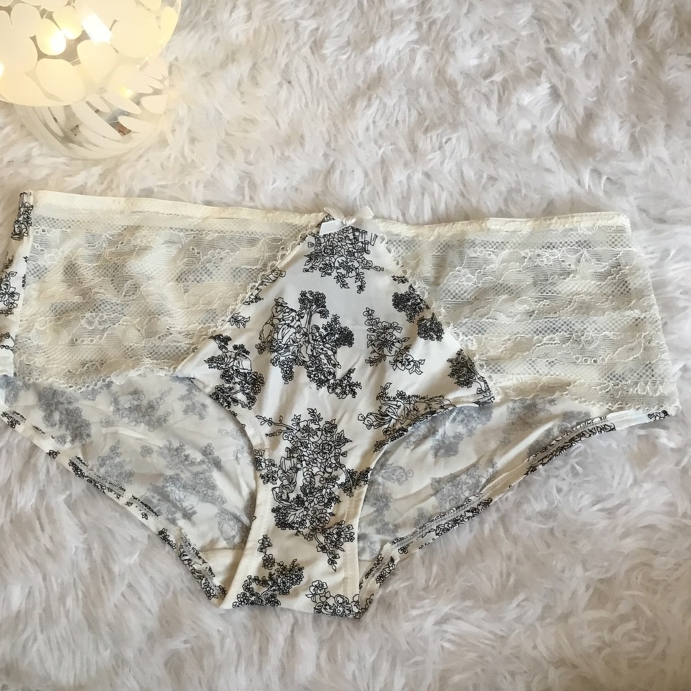 Lace-Panel Floral Hipster Panty - Cream & Black Size Large